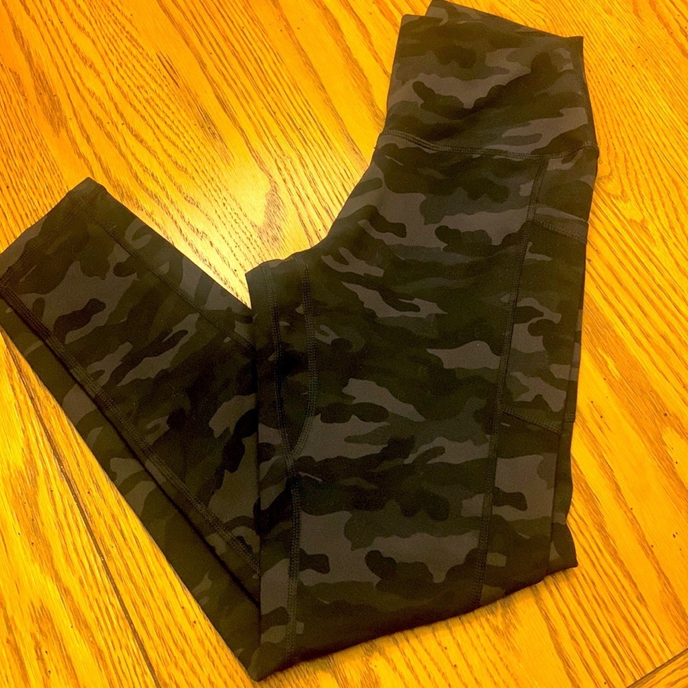 Colorfulkoala camo size small/4